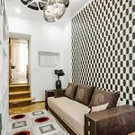 Апартаменти Katerynynska Street 3-bedrooms Одеса