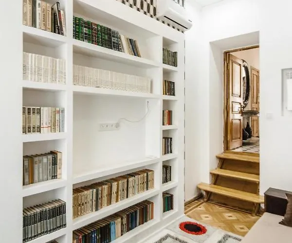 Katerynynska Street 3-bedrooms *