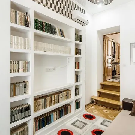 Katerynynska Street 3-bedrooms *