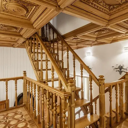 Katerynynska Street 3-bedrooms Daire