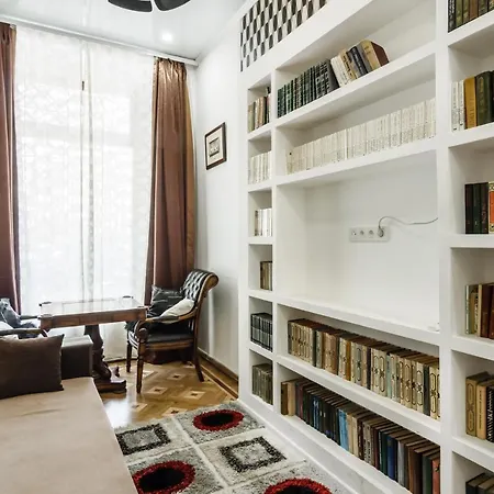 Katerynynska Street 3-bedrooms *