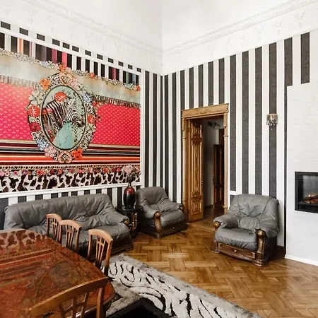 Katerynynska Street 3-bedrooms Daire *