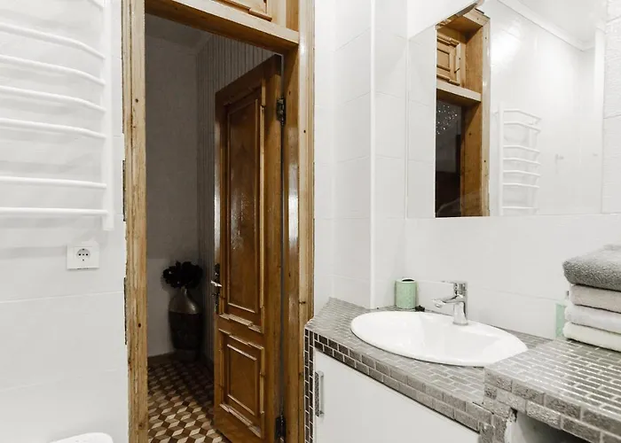 Katerynynska Street 3-bedrooms Daire *